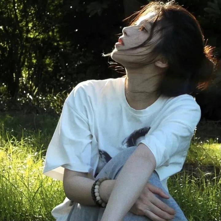 扭曲效应海报
